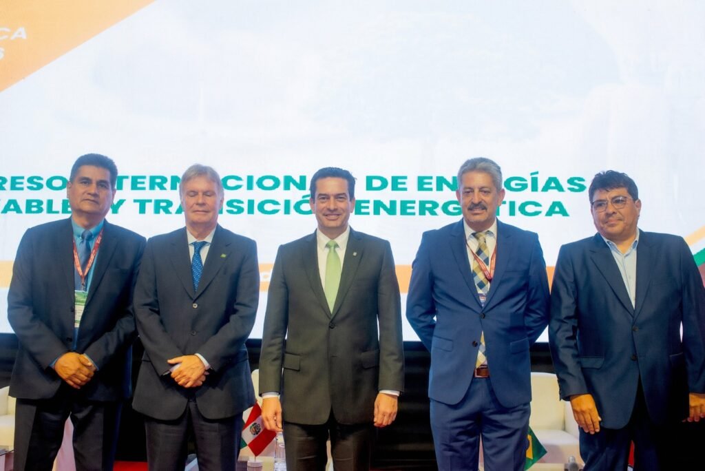 Autoridades en el congreso de transición energética y energías renovables de Expo Energética 2026