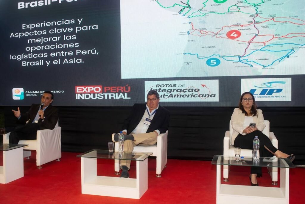 Mesa de la agenda de conocimiento de Expo Perú Industrial