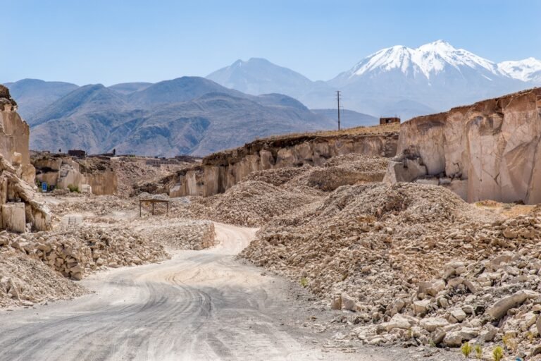 Cantera en las montañas del Perú