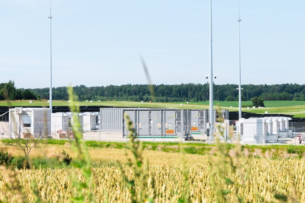 Contenedores de baterías de un sistema de almacenamiento de energía conectado a la red