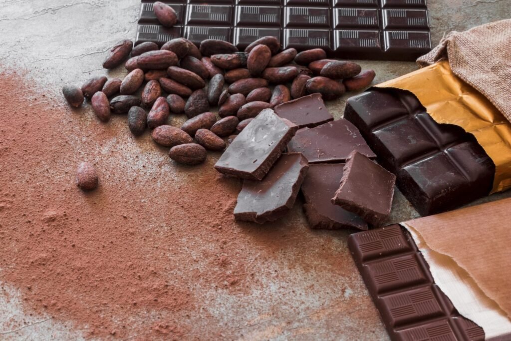 Granos de cacao, cacao en polvo y tabletas de chocolate