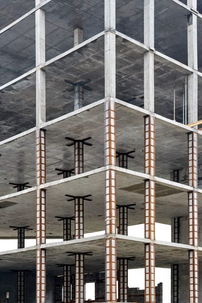 Estructura de concreto armado de un edificio en construcción